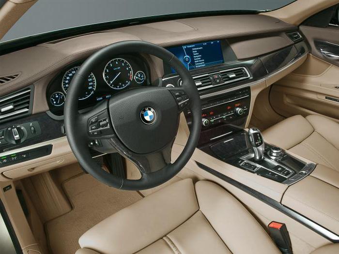 BMW 740i : 우리 시대의 가장 인기있는 자동차에 관한 모든 것