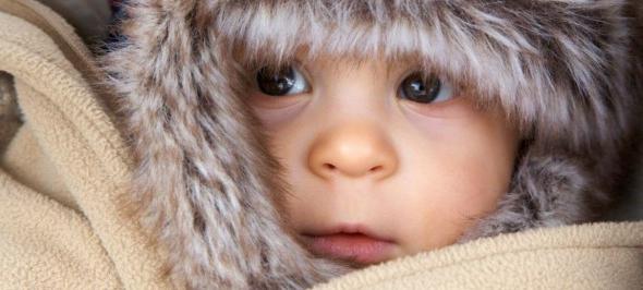 겨울에는 신생아를 차려 입지 않으므로 추울 수 없습니까?